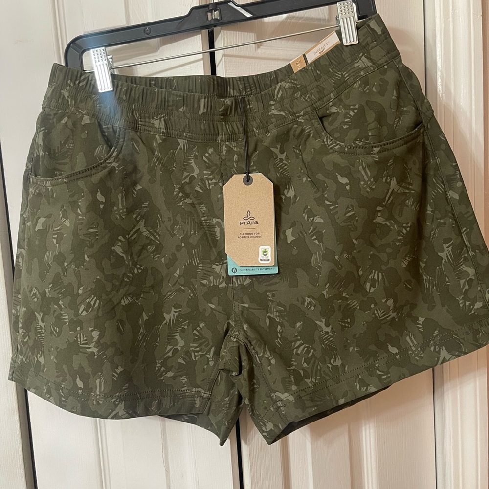 NWT These are the Prana Women's Halle E-Waist Short II Woman’s size 14